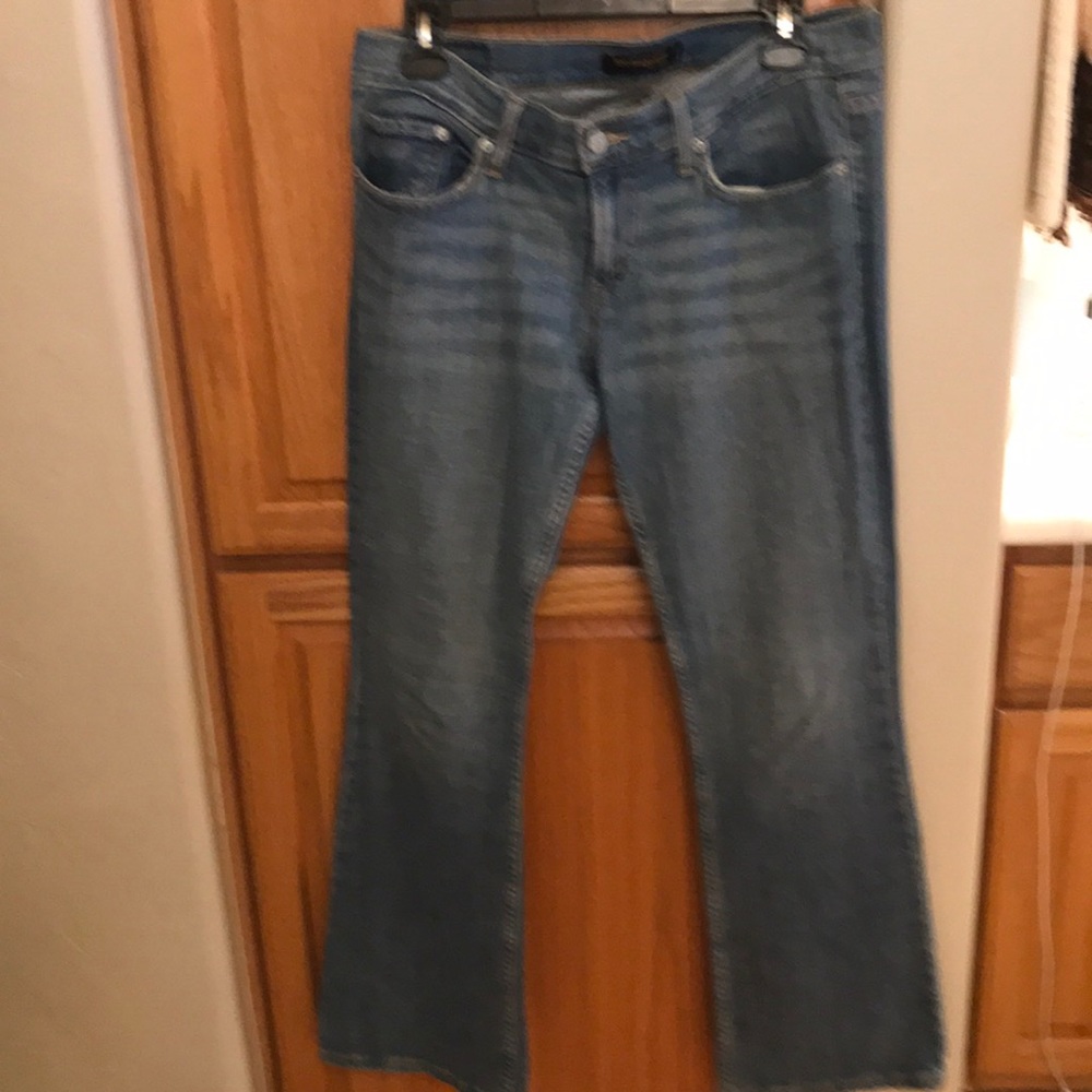 Levi’s 524 Super Low waisted jeans!